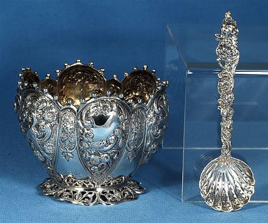 A cased Victorian sterling silver sugar bowl and matching sifter spoon, bowl diameter 120mm.